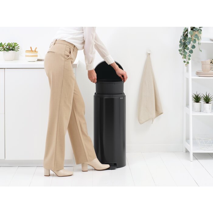 Poubelle à pédale – BRABANTIA – NewIcon – 30L - noir - anti-basculement-3