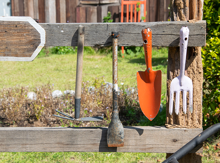 Les meilleures solutions de rangement des outils de jardinage